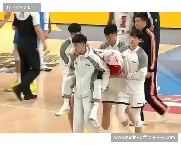 徐杰脚踝旧伤复发离场 广东队后场轮换受影响