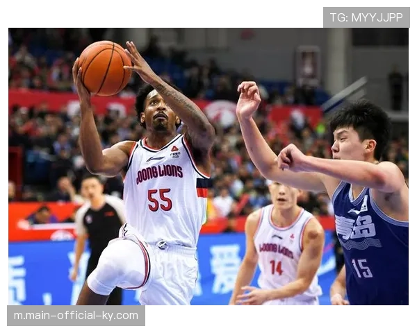 广州龙狮签约伯顿替代托马斯 后场冲击力与防守强度提升